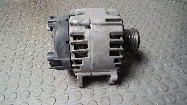 Foto: LICHTMASCHINE ( VALEO / 180 A ) eines VW Passat 2.0 TDI DPF