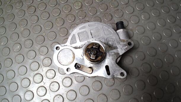 Foto: VAKUUMPUMPE eines VW Passat 2.0 TDI DPF