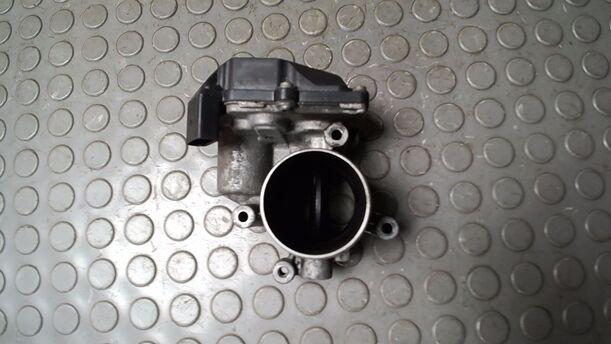 Foto: DROSSELKLAPPENSTUTZEN/ DROSSELKLAPPE eines VW Passat 2.0 TDI DPF