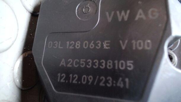 Foto: DROSSELKLAPPENSTUTZEN/ DROSSELKLAPPE eines VW Passat 2.0 TDI DPF