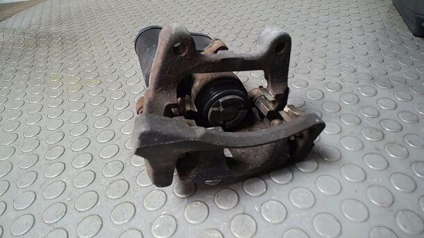 Foto: BREMSSATTEL HINTEN LINKS  ELEKTRISCH ( TRW ) eines VW Passat 2.0 TDI DPF