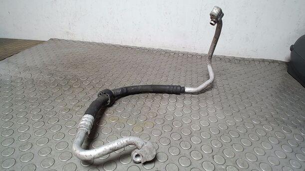 Foto: SCHLAUCH KONDENSATOR / KOMPRESSOR eines VW Passat 2.0 TDI DPF