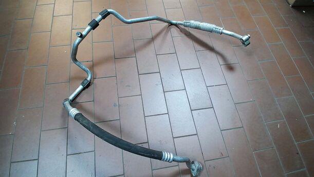 Foto: SCHLAUCH VENTIL / KOMPRESSOR eines VW Passat 2.0 TDI DPF