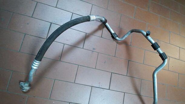 Foto: SCHLAUCH VENTIL / KOMPRESSOR eines VW Passat 2.0 TDI DPF