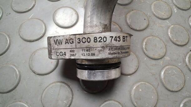 Foto: SCHLAUCH VENTIL / KOMPRESSOR eines VW Passat 2.0 TDI DPF