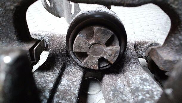 Foto: BREMSSATTEL HINTEN RECHTS ( TRW ) eines Renault Clio 1.6 16V
