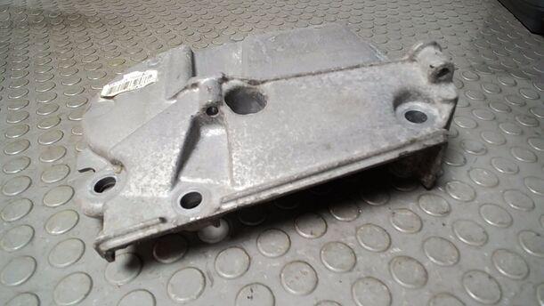 Foto: STEUERGEHÄUSE/ STIRNDECKEL eines Renault Clio 1.6 16V