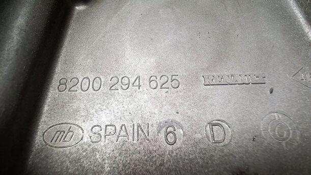 Foto: STEUERGEHÄUSE/ STIRNDECKEL eines Renault Clio 1.6 16V