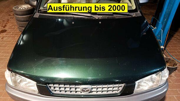 Foto: MOTORHAUBE eines Mazda Demio 1.4