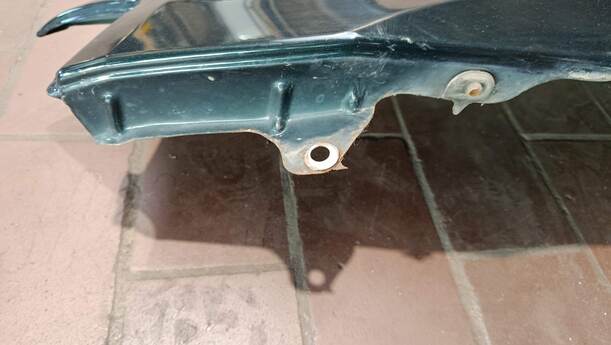 Foto: KOTFLÜGEL LINKS eines Mazda Demio 1.4