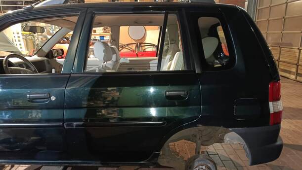 Foto: TÜR HINTEN LINKS eines Mazda Demio 1.4
