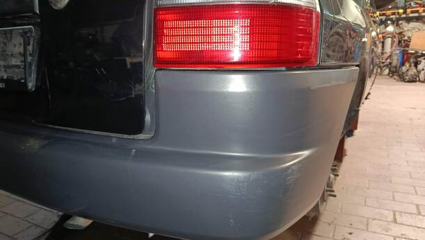 Foto: STOSSFÄNGER/ STOßSTANGE HINTEN ( UNLACKIERT ) eines Mazda Demio 1.4