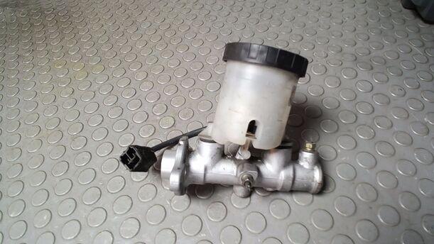 Foto: HAUPTBREMSZYLINDER ( OHNE ABS ) eines Mazda Demio 1.4