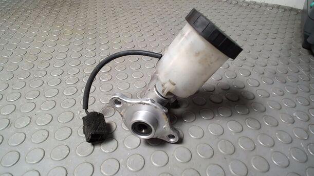 Foto: HAUPTBREMSZYLINDER ( OHNE ABS ) eines Mazda Demio 1.4