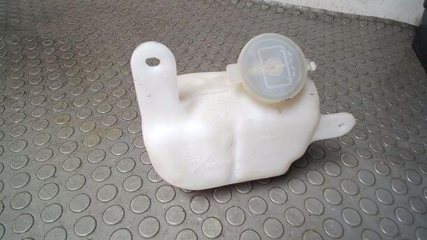 Foto: SCHEIBENWASCHBEHÄLTER HINTEN ( HECKSCHEIBE ) eines Mazda Demio 1.4