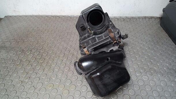 Foto: LUFTFILTERKASTEN eines Mazda Demio 1.4
