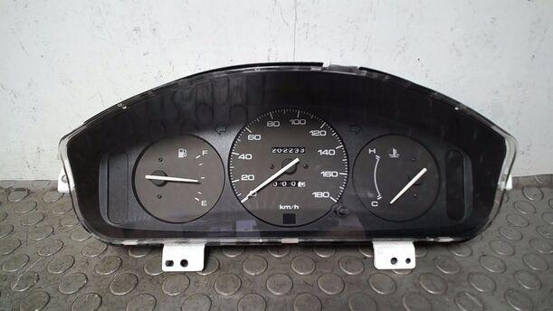 Foto: TACHOEINHEIT/ KOMBIINSTRUMENT eines Mazda Demio 1.4