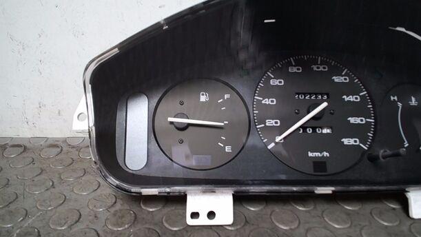 Foto: TACHOEINHEIT/ KOMBIINSTRUMENT eines Mazda Demio 1.4