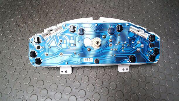 Foto: TACHOEINHEIT/ KOMBIINSTRUMENT eines Mazda Demio 1.4