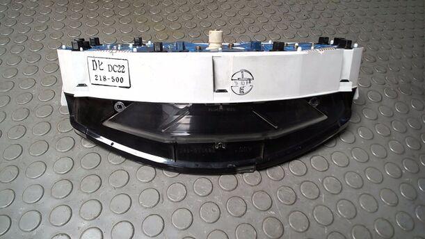 Foto: TACHOEINHEIT/ KOMBIINSTRUMENT eines Mazda Demio 1.4
