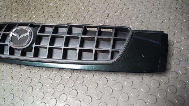 Foto: KÜHLERGRILL ( BIS 2000 ) eines Mazda Demio 1.4