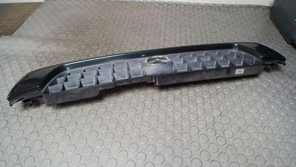 Foto: KÜHLERGRILL ( BIS 2000 ) eines Mazda Demio 1.4