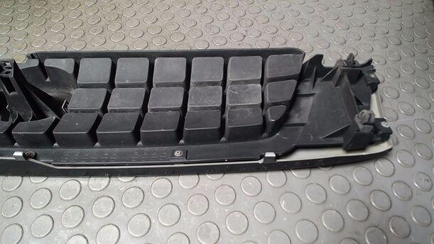 Foto: KÜHLERGRILL ( BIS 2000 ) eines Mazda Demio 1.4