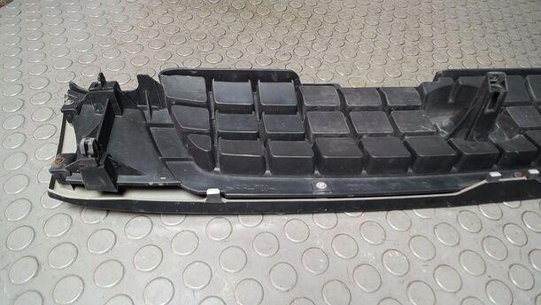 Foto: KÜHLERGRILL ( BIS 2000 ) eines Mazda Demio 1.4