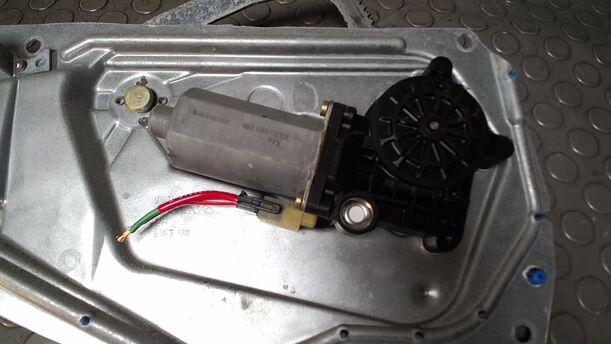 Foto: FENSTERHEBER ELEKTRISCH HINTEN LINKS eines Volvo V70 2.4