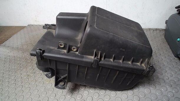Foto: LUFTFILTERKASTEN eines Volvo V70 2.4