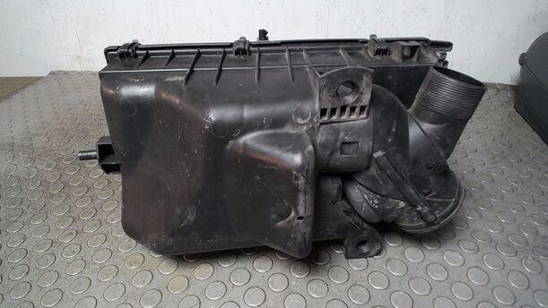 Foto: LUFTFILTERKASTEN eines Volvo V70 2.4