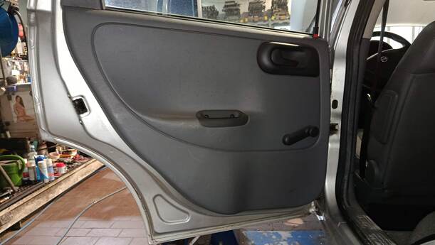 Foto: TÜR HINTEN LINKS eines Opel Corsa 1.0 12V