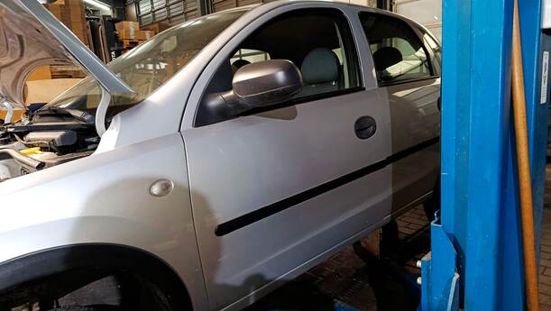 Foto: TÜR VORN LINKS ( 4/5 TÜRER ) eines Opel Corsa 1.0 12V
