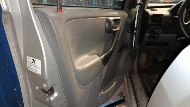 Foto: TÜR VORN LINKS ( 4/5 TÜRER ) eines Opel Corsa 1.0 12V