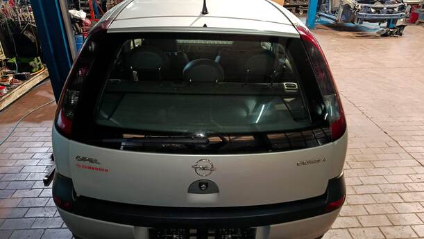 Foto: HECKKLAPPE/ HECKDECKEL eines Opel Corsa 1.0 12V