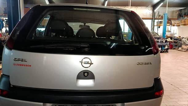 Foto: HECKKLAPPE/ HECKDECKEL eines Opel Corsa 1.0 12V