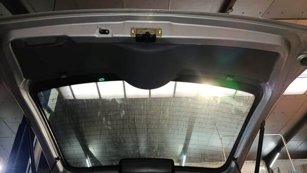 Foto: HECKKLAPPE/ HECKDECKEL eines Opel Corsa 1.0 12V