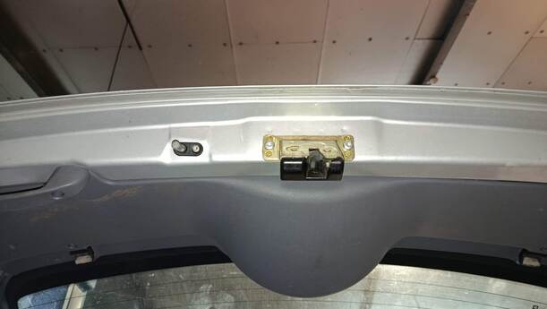 Foto: HECKKLAPPE/ HECKDECKEL eines Opel Corsa 1.0 12V