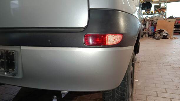 Foto: STOSSFÄNGER/ STOßSTANGE HINTEN ( VOR FACELIFT ) eines Opel Corsa 1.0 12V
