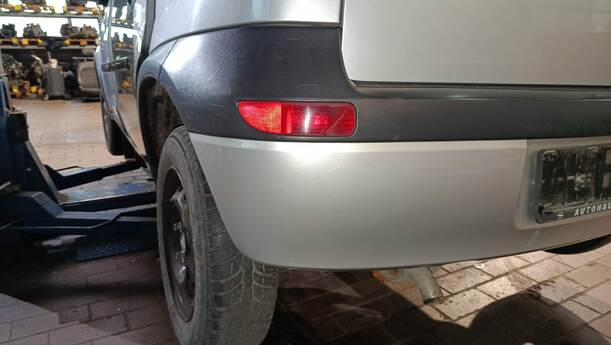 Foto: STOSSFÄNGER/ STOßSTANGE HINTEN ( VOR FACELIFT ) eines Opel Corsa 1.0 12V