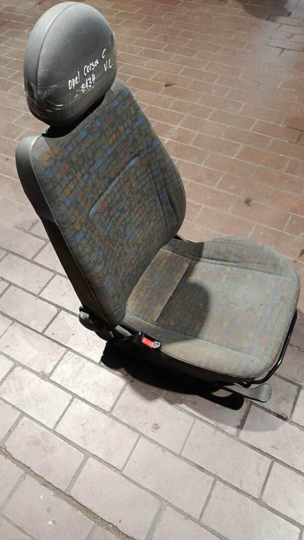 Foto: FAHRERSITZ/ SITZ VORN LINKS ( 4/5 TÜRER ) eines Opel Corsa 1.0 12V