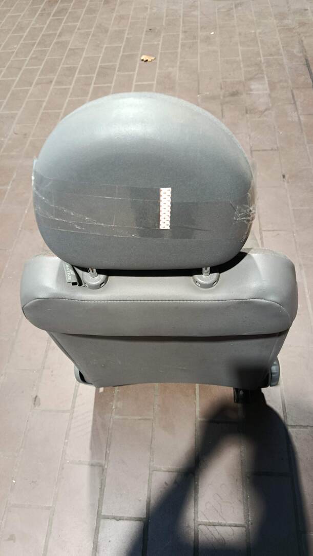 Foto: FAHRERSITZ/ SITZ VORN LINKS ( 4/5 TÜRER ) eines Opel Corsa 1.0 12V