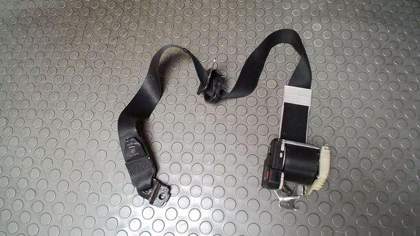 Foto: SICHERHEITSGURT VORN LINKS ( 4/5 TÜRER ) eines Opel Corsa 1.0 12V
