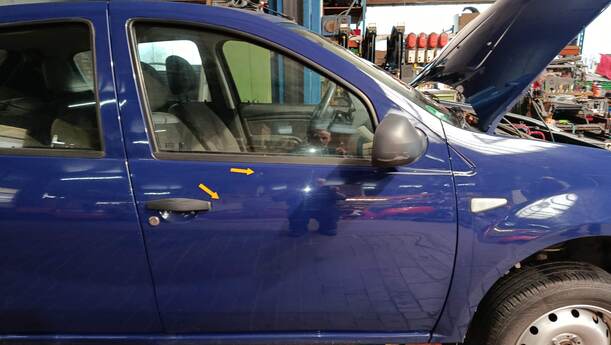 Foto: TÜR VORNE RECHTS ( 4/5 TÜRER ) eines Dacia Sandero 1.4 MPI