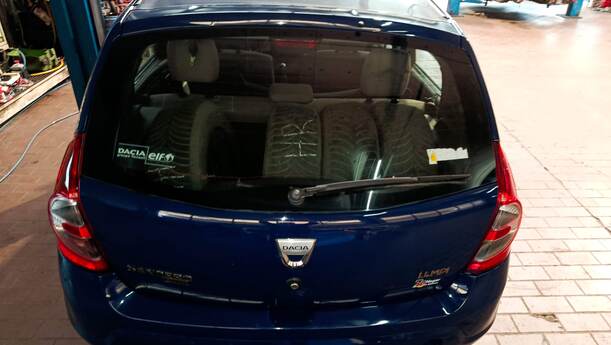 Foto: HECKKLAPPE / HECKDECKEL eines Dacia Sandero 1.4 MPI