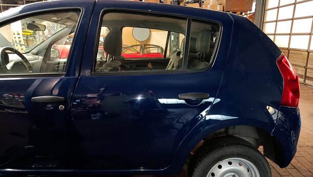 Foto: TÜR HINTEN LINKS eines Dacia Sandero 1.4 MPI