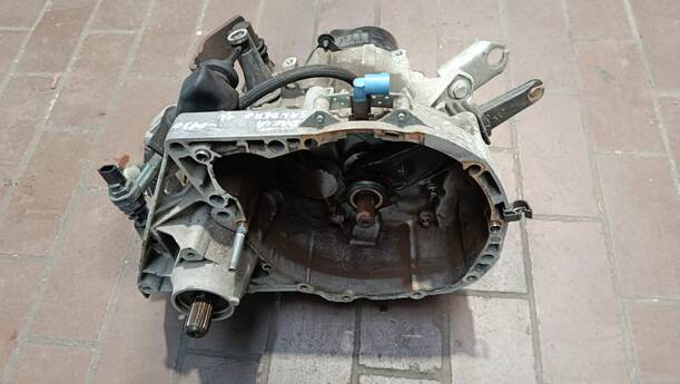 Foto: SCHALTGETRIEBE 5 GANG eines Dacia Sandero 1.4 MPI
