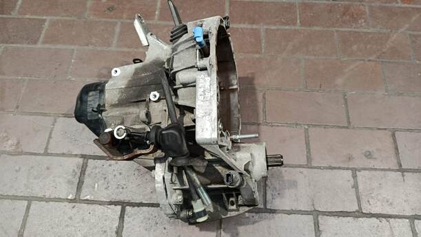 Foto: SCHALTGETRIEBE 5 GANG eines Dacia Sandero 1.4 MPI
