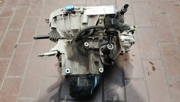 Foto: SCHALTGETRIEBE 5 GANG eines Dacia Sandero 1.4 MPI