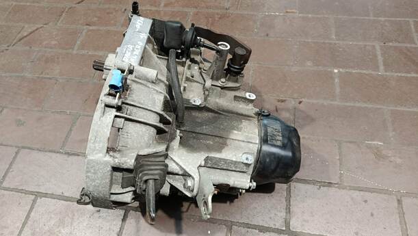 Foto: SCHALTGETRIEBE 5 GANG eines Dacia Sandero 1.4 MPI
